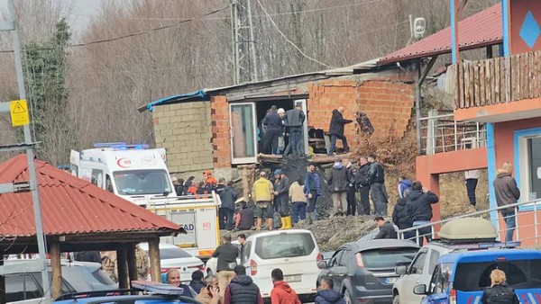 Zonguldak'ta Maden Ocağında Göçük! Mahsur Kalan İşçiler Var
